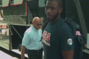 嚯，这强壮的大体格！张曼源身穿旗袍黑丝热舞😍